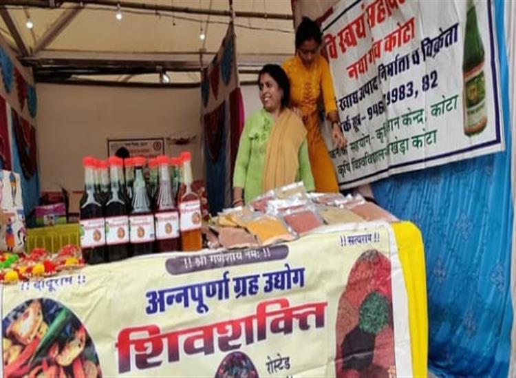 Subhadra Live:After-her-husbands-accident-she-started-her-business-with-2-kilos-of-pepper-and-is-now-earning-lakhs-of-rupees