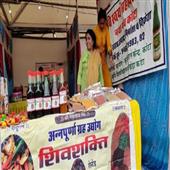 Subhadra:After-her-husbands-accident-she-started-her-business-with-2-kilos-of-pepper-and-is-now-earning-lakhs-of-rupees