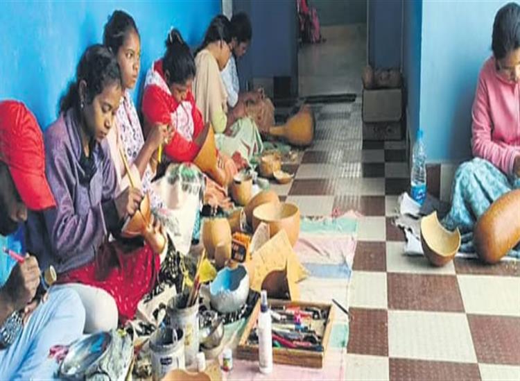 Subhadra:Best-out-of-waste-Rayagada-Women-have-carved-art-in-coconut-shell