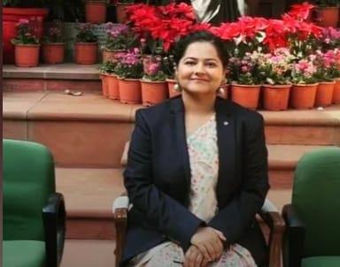 Subhadra Live:Meet-IAS-Taruni-Pandey-who-cracked-UPSC-exam-without-coaching