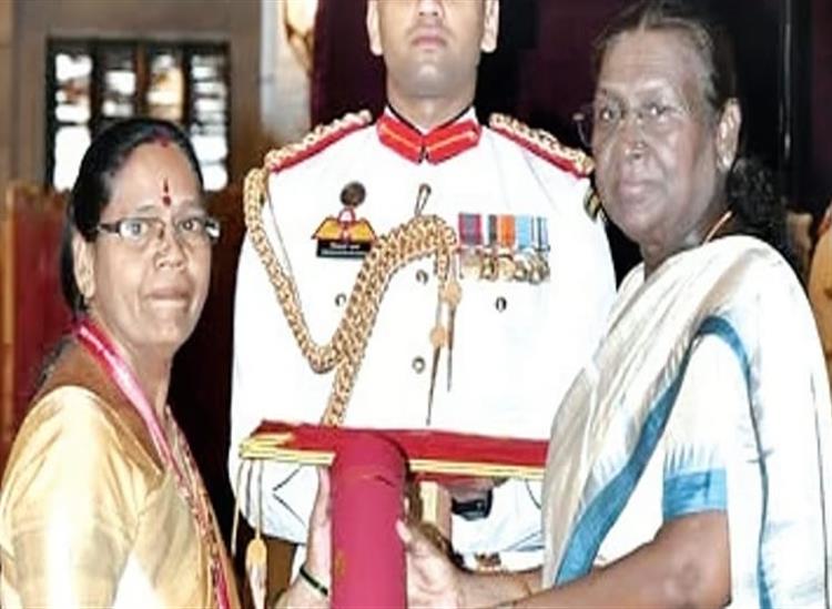 Subhadra Live:National-Honor-for-AP-Nurse-Subhavathi-Receives-Florence-Nightingale-Award