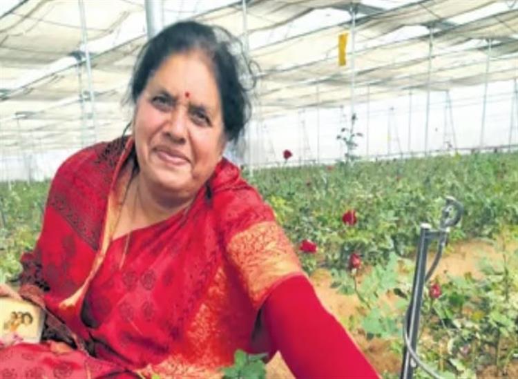 Subhadra Live:No-Formal-Education-But-This-Jodhpur-Lady-Earns-30-Lakhs-Per-Annum-As-Agro-Entrepreneur