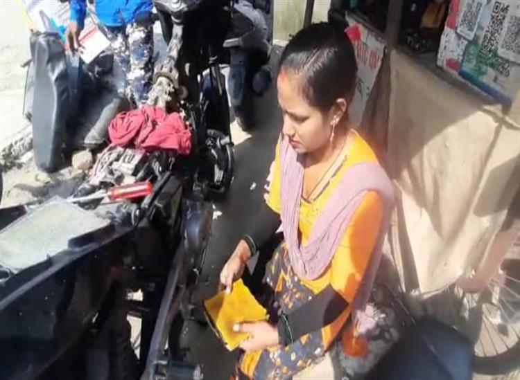 Subhadra Live:Poonam-Devi-turns-bike-mechanic-to-support-ailing-husband