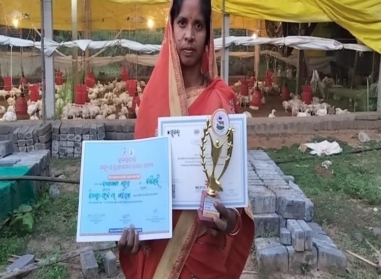 Subhadra Live:Rural-women-are-being-empowered-by-taking-advantage-of-government-schemes