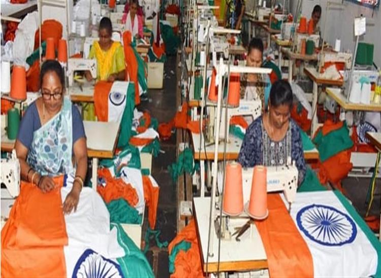 Subhadra Live:Tricolour-making-brings-good-income-for-women-in-Hubli