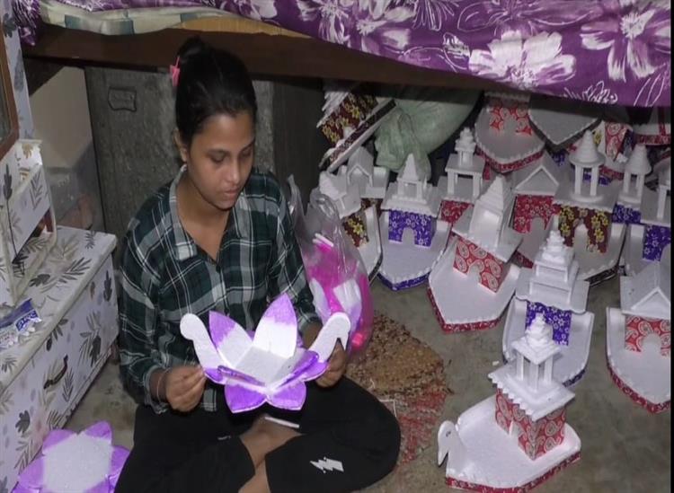 Subhadra Live:atractive-paper-boat-making-by-rasmi-behera