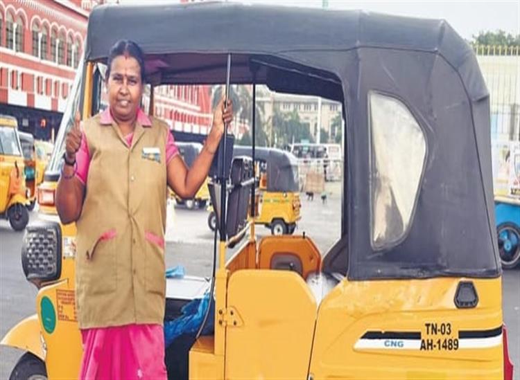 Subhadra Live:m-parbati-drives-auto-rikshaw-to-earn-livelihood-in-chennai