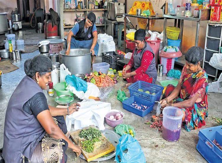 Subhadra Live:self-employed-woman-from-catering-unit